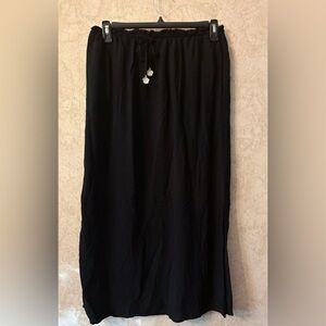 Classic Concepts Black Maxi Skirt (Waist across 15”-23”
Length 36”)